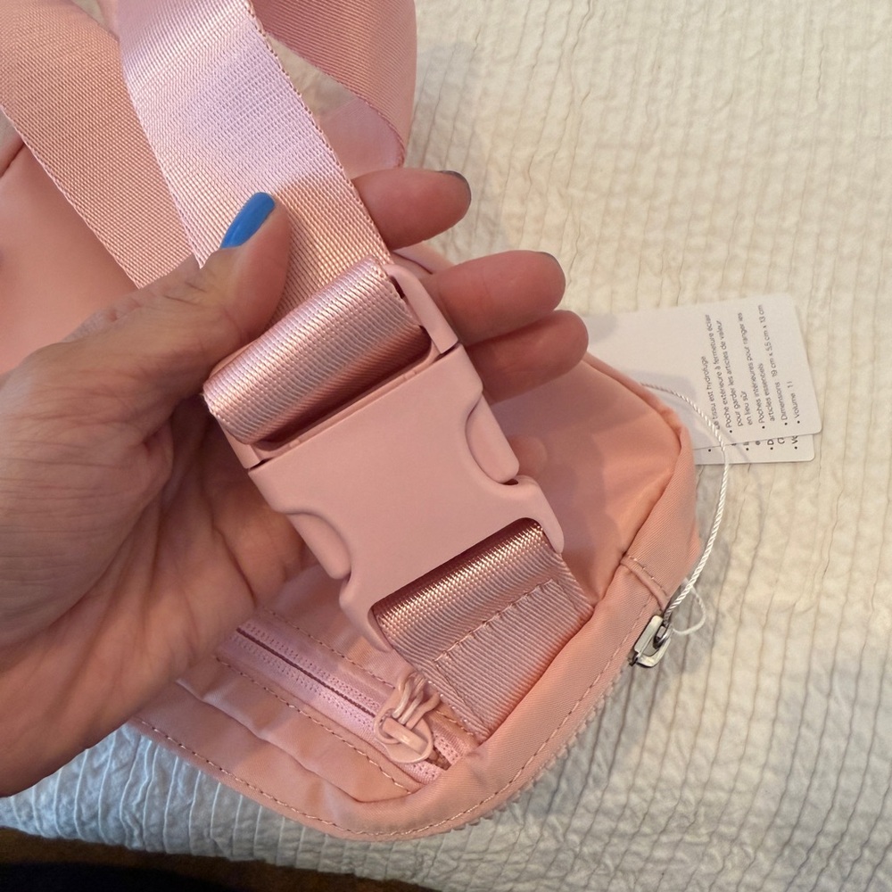 ** NWT ** Lululemon Everywhere Belt Bag in DECO PINK - Picture 6 of 6